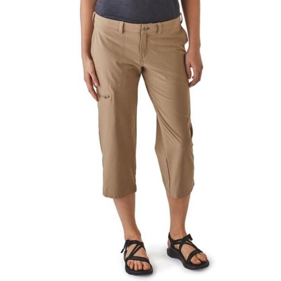 Patagonia Womens Happy Hike Capri Lightweight 50+ UPF Khaki Green Pants Sz 6 - Picture 1 of 14
